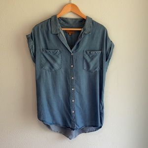 Jach's Girlfriend chambray top. Size M. No flaws.